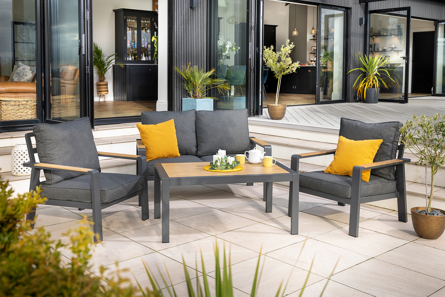 Sonas 2 Seat Lounge Set
